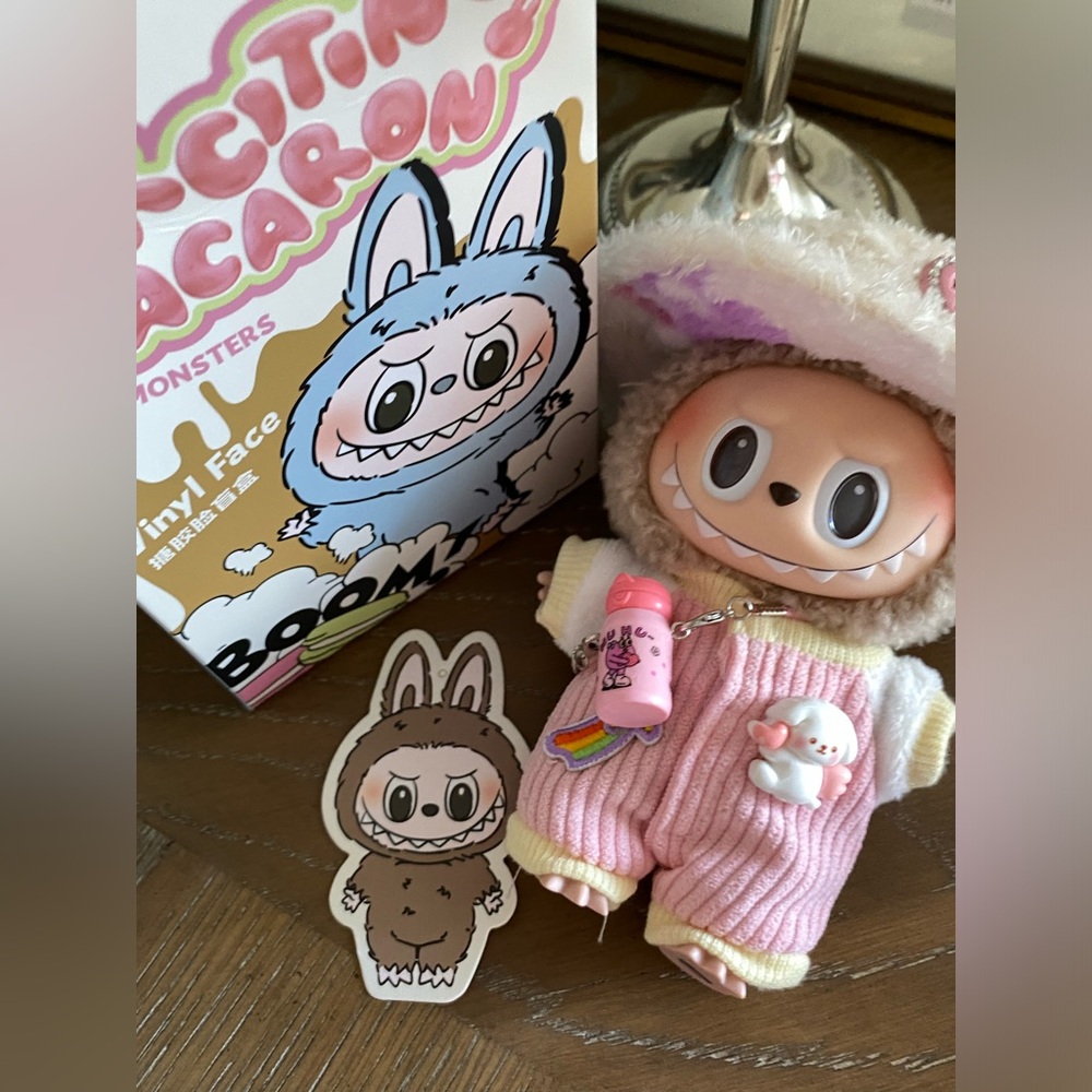 Labubu Toffee Exciting Macaron in pink outfit with box